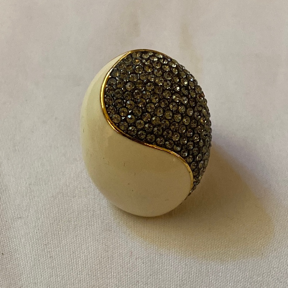 Akkad China gold tone cz rhinestone cream enamel  ying yang ring